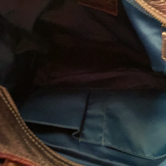 Coach Silver leather Purse 👛. FIRM🔺AS IS🔺 - Picture 12 of 15